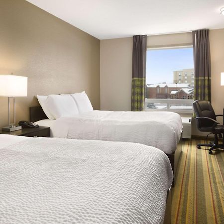 Days Inn By Wyndham Вудсток Экстерьер фото