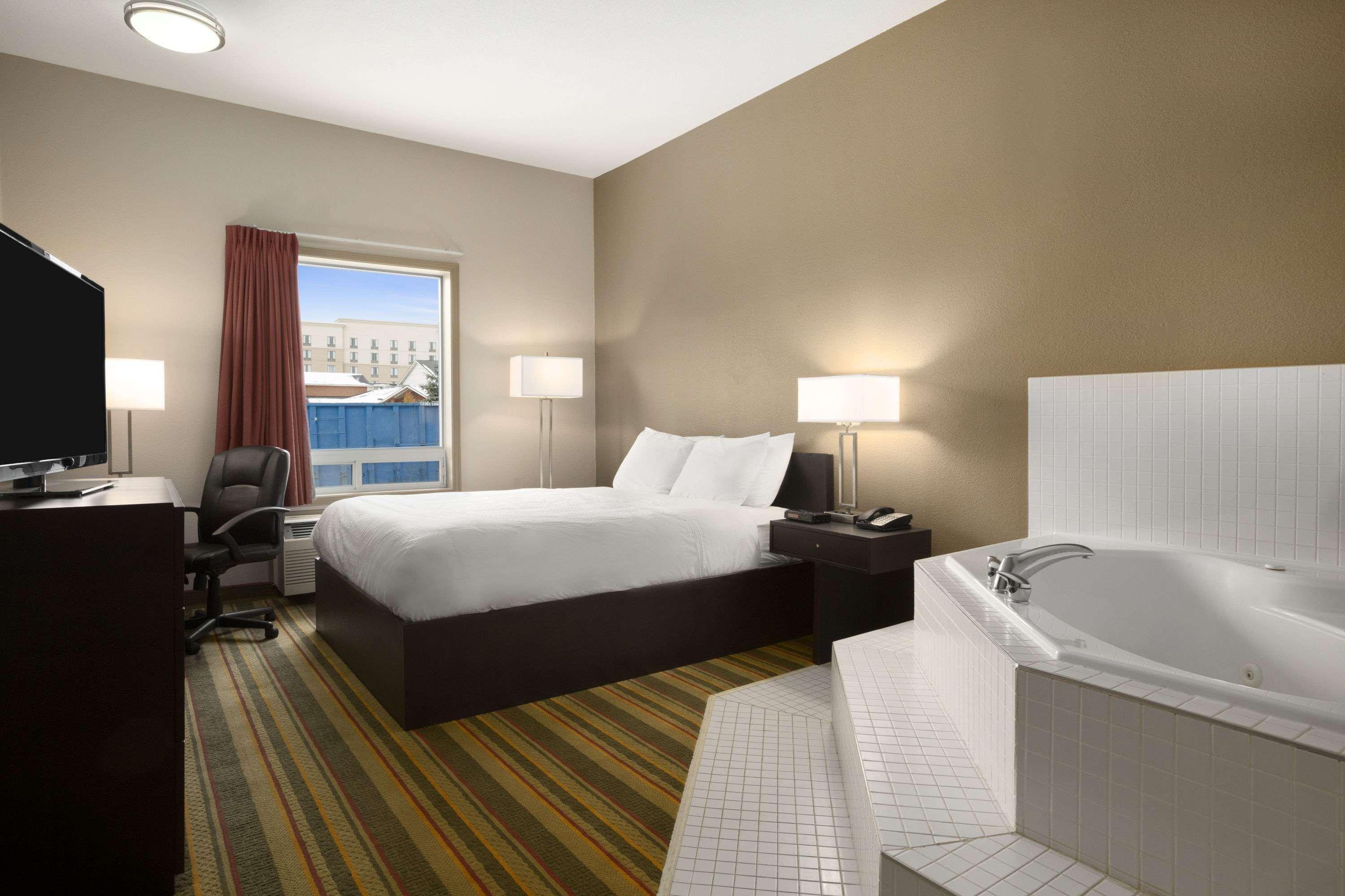 Days Inn By Wyndham Вудсток Экстерьер фото