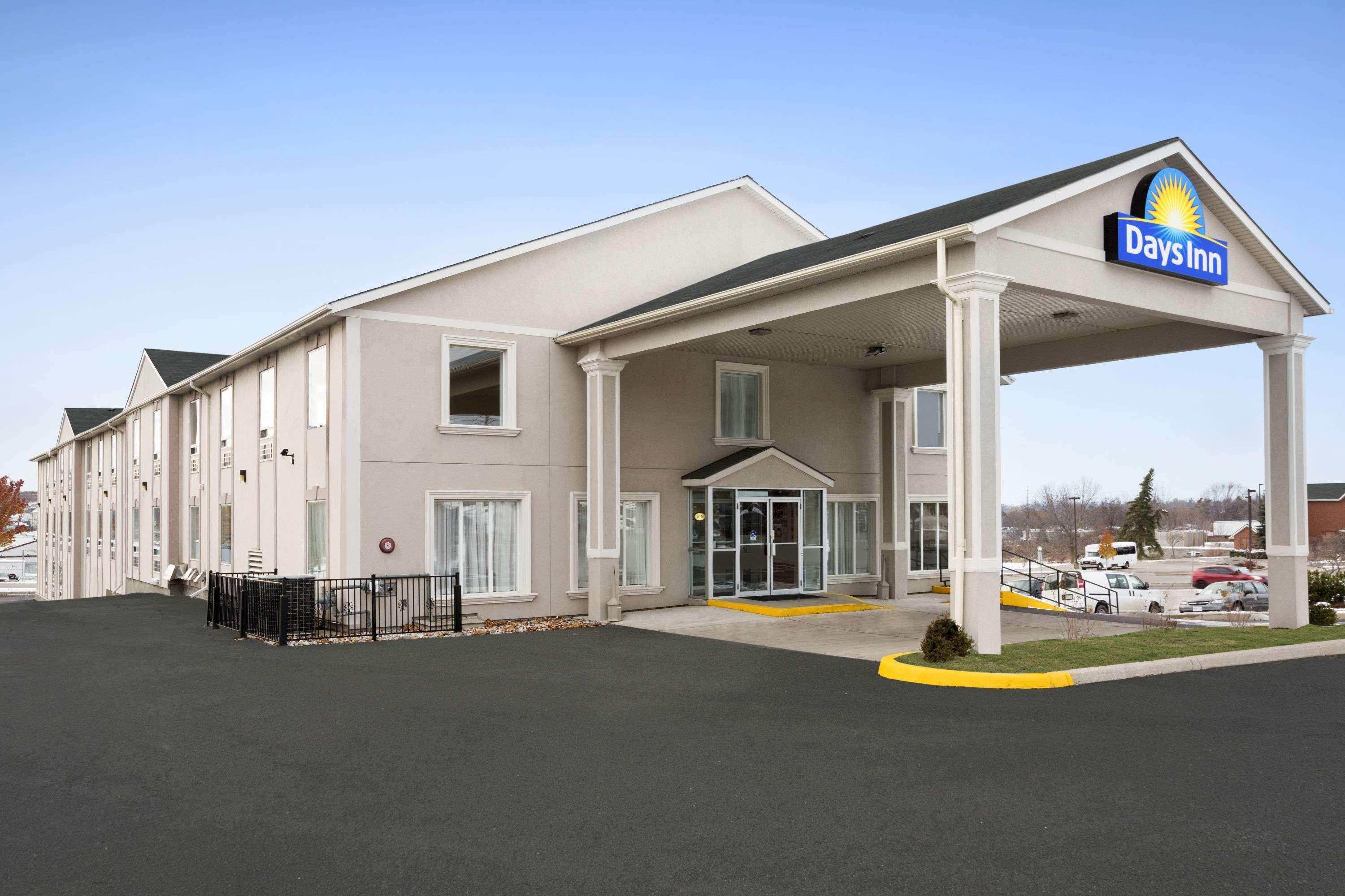 Days Inn By Wyndham Вудсток Экстерьер фото