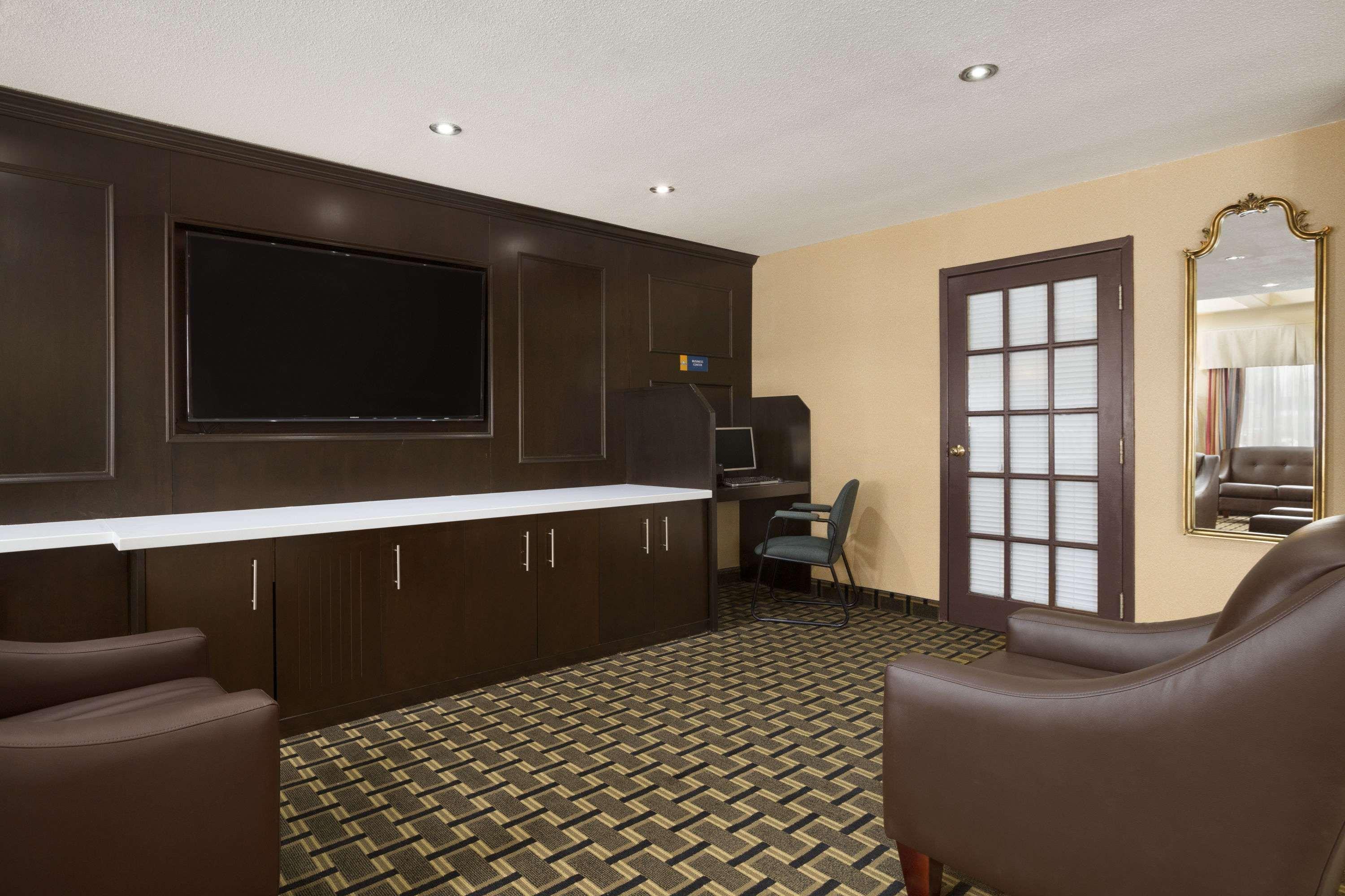 Days Inn By Wyndham Вудсток Экстерьер фото