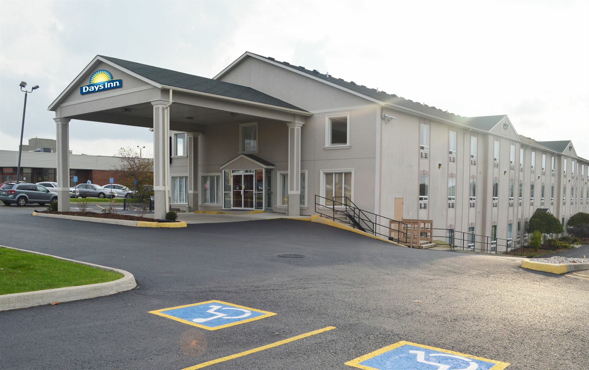 Days Inn By Wyndham Вудсток Экстерьер фото